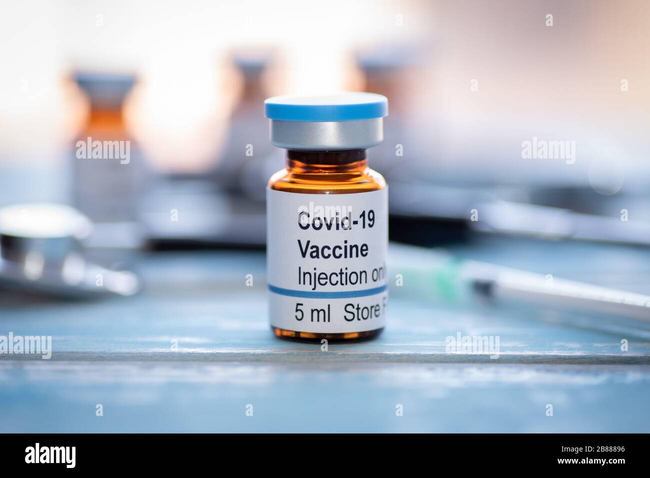 Illustration du nouveau flacon de vaccin COVID-19 de coronavirus Banque D'Images