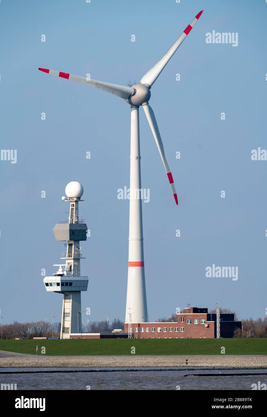Centre de trafic EMS, une installation du système allemand-néerlandais de sécurité routière EMS, surveille le trafic maritime dans l'estuaire de l'EMS, la tour radar, le phare, W Banque D'Images