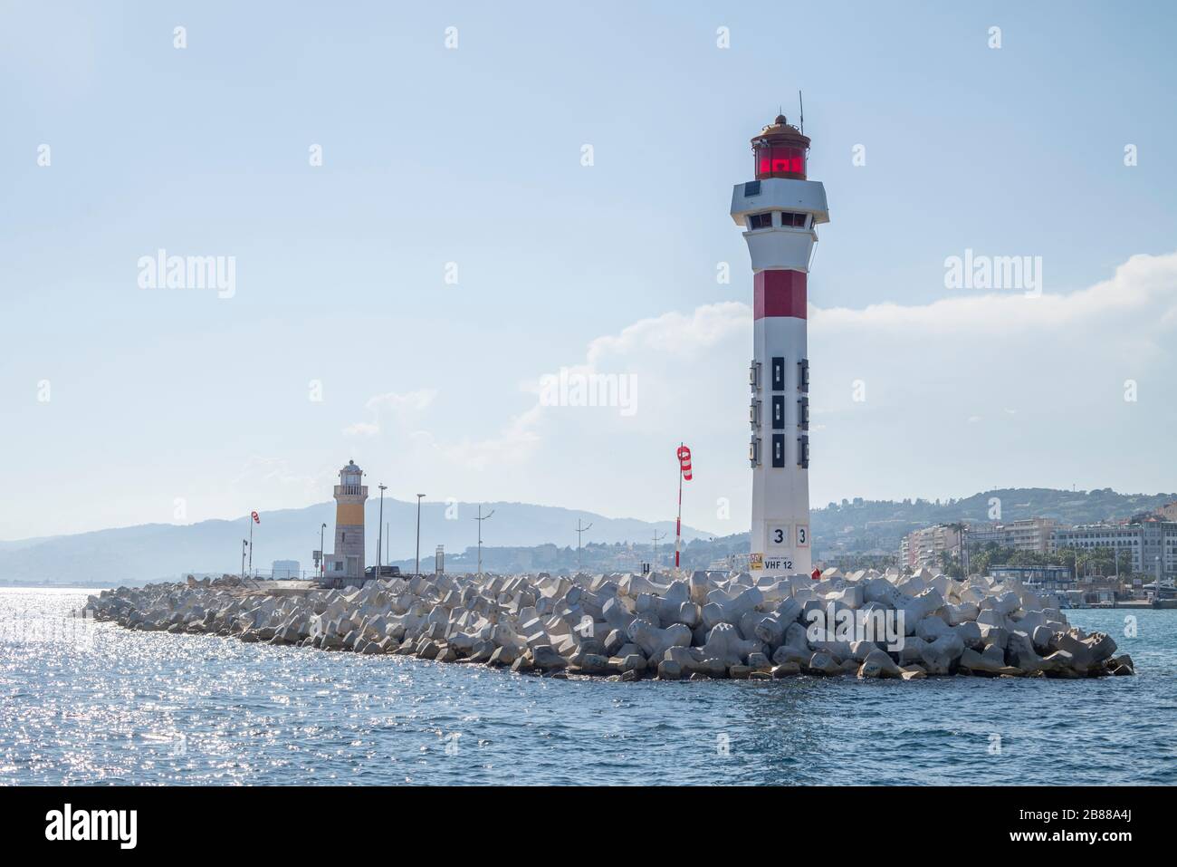 Magnifique phare à Cannes Port, France, Europe.Voyage en France Banque D'Images