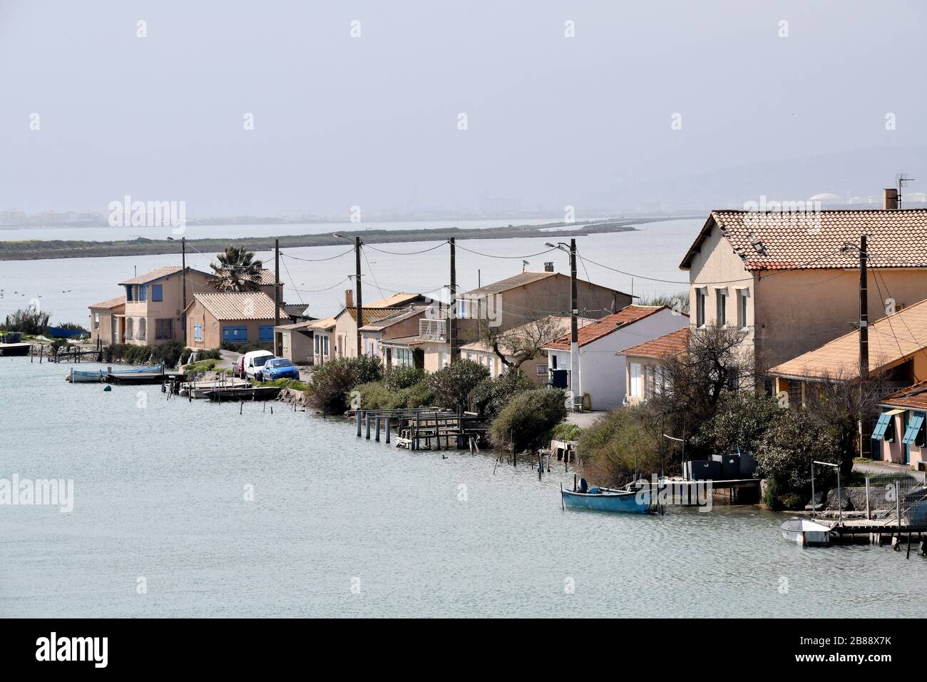 Le Canal du Rhône à Sète dans le sud de la France à partir du Pont Philippe Chappotin. Banque D'Images