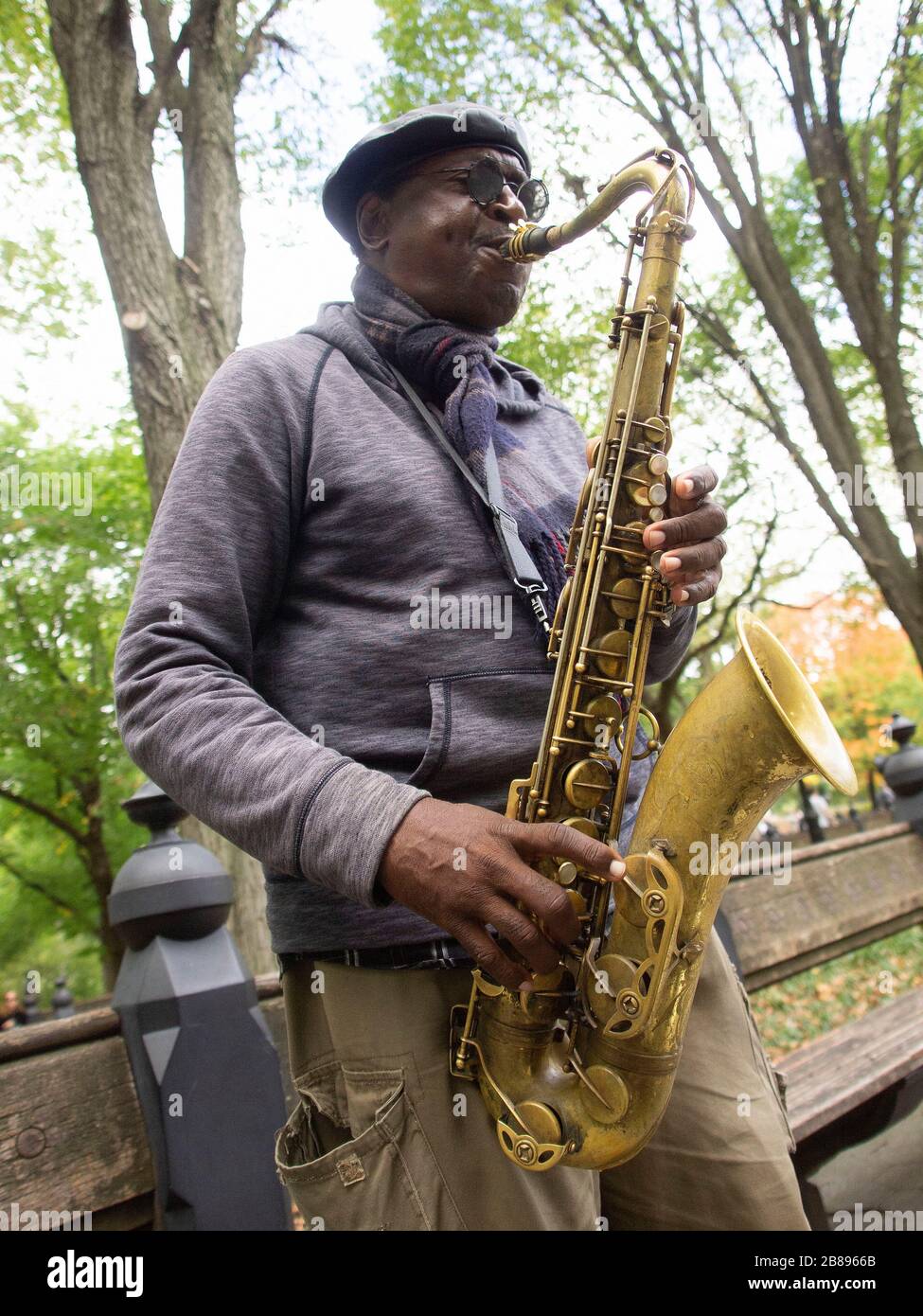 Saxophone Player, Central Park Banque D'Images
