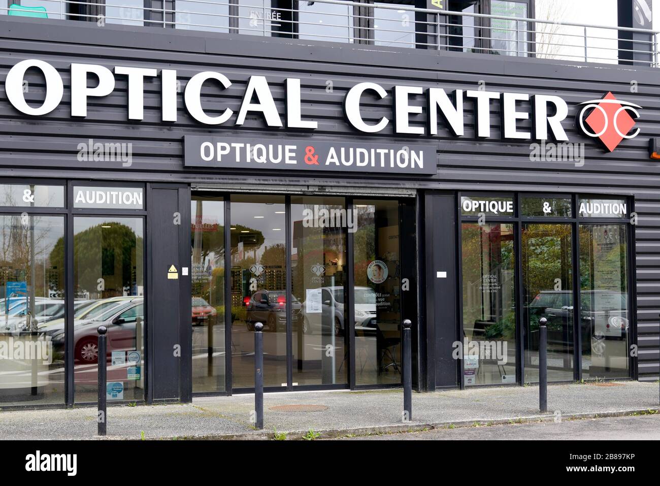 Bordeaux , Aquitaine / France - 03 11 2020 : Optical Center boutique logo  boutique boutique boutique boutique boutique boutique boutique boutique de  lunettes opticien françaises Photo Stock - Alamy