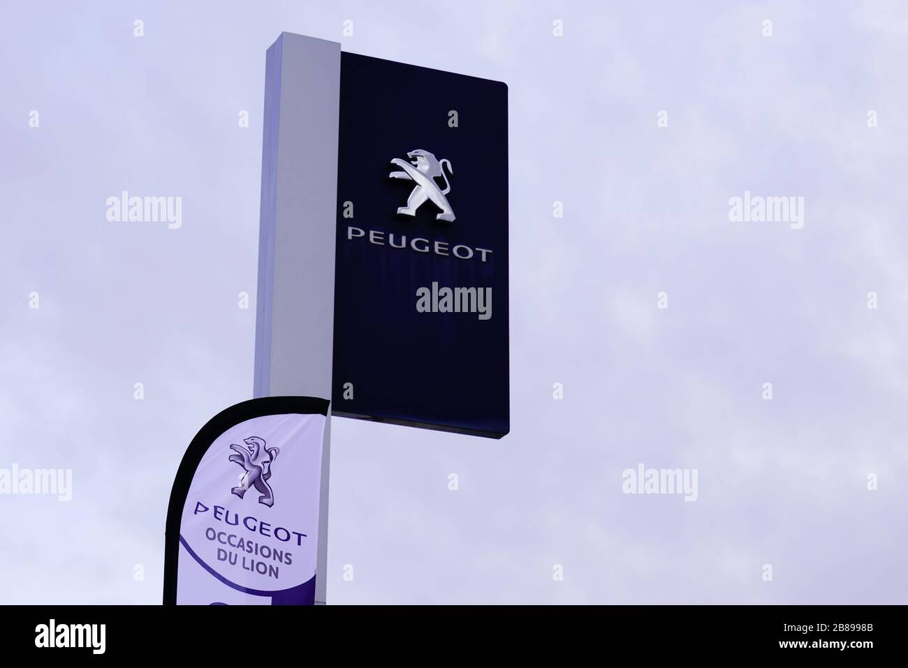 Bordeaux , Aquitaine / France 01 15 2020 Peugeot drapeau signe