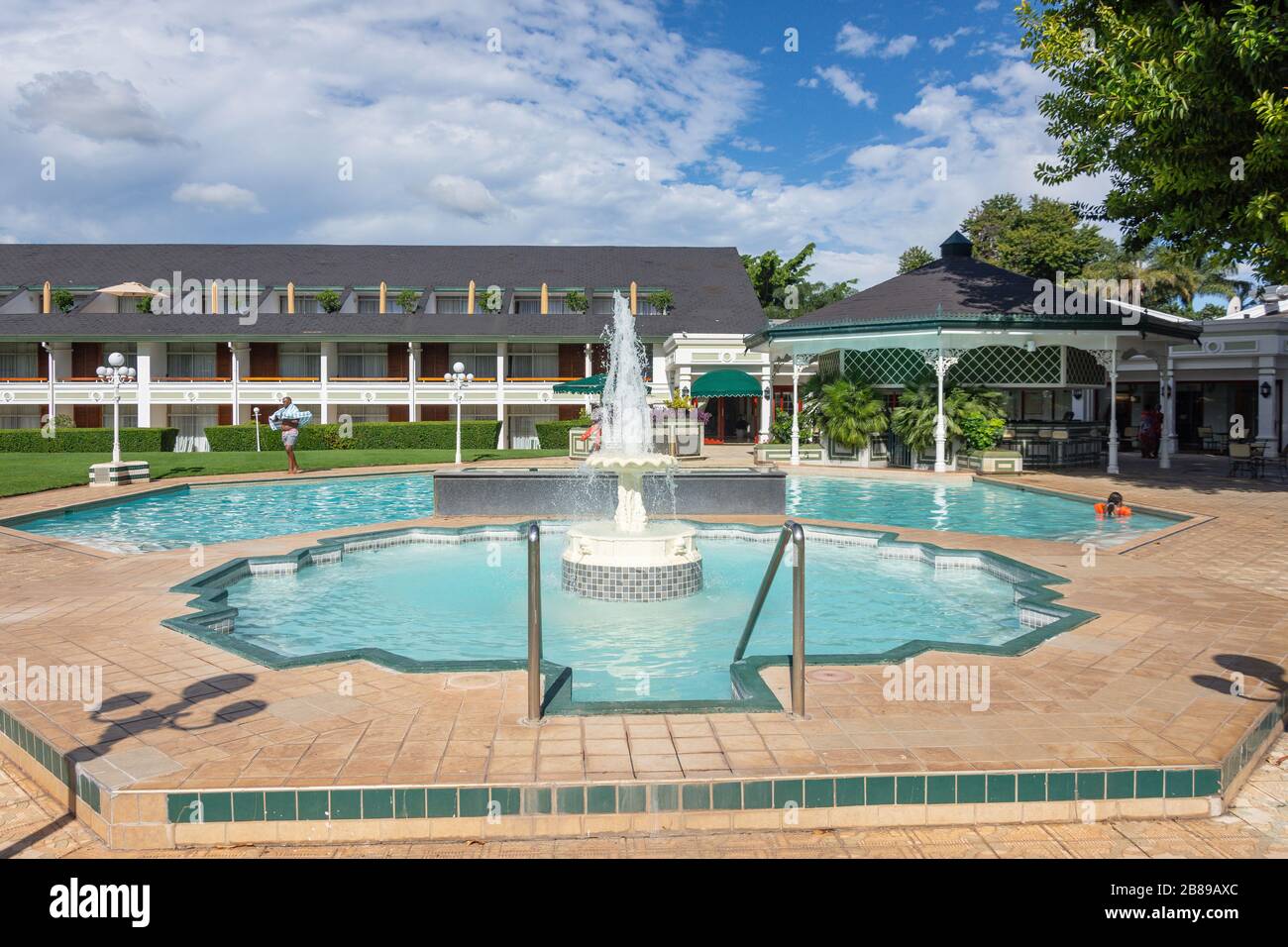 Terrasse de la piscine, Royal Swaziland Spa Hotel & Casino, Lobamba, Vallée d'Ezulwini, Royaume d'Eswatini (Swaziland) Banque D'Images