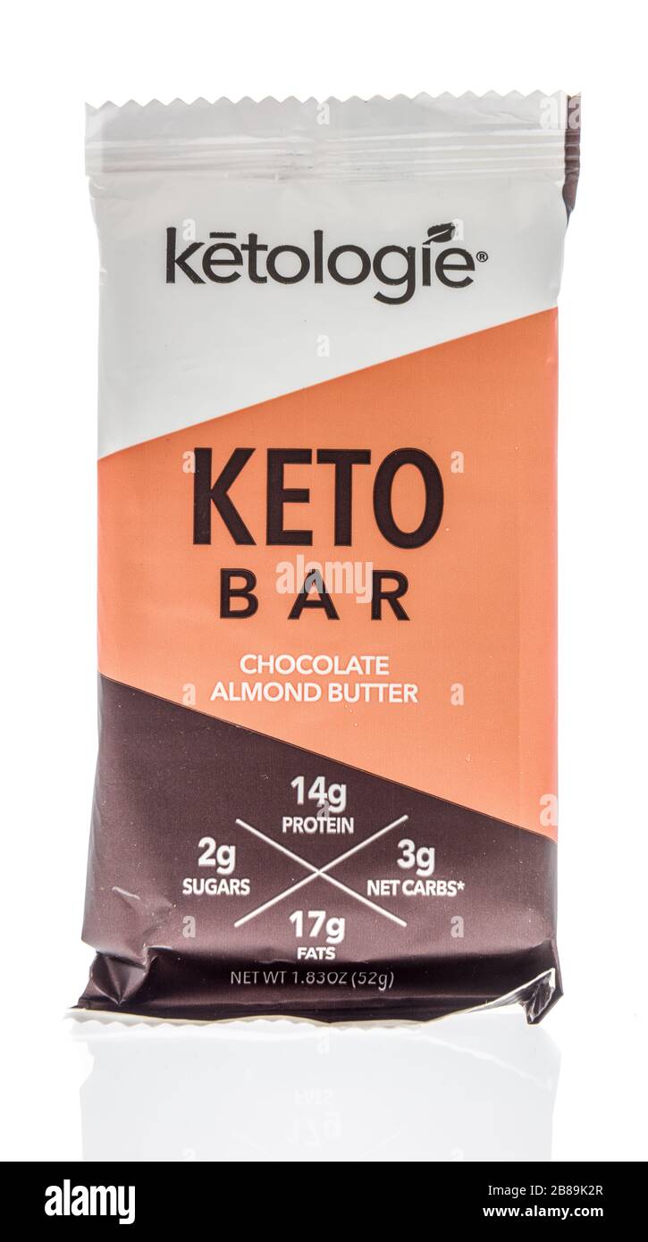 Winneconne, WI - 7 mars 2020: Un paquet de ketologie barre de keto sur un fond isolé. Banque D'Images