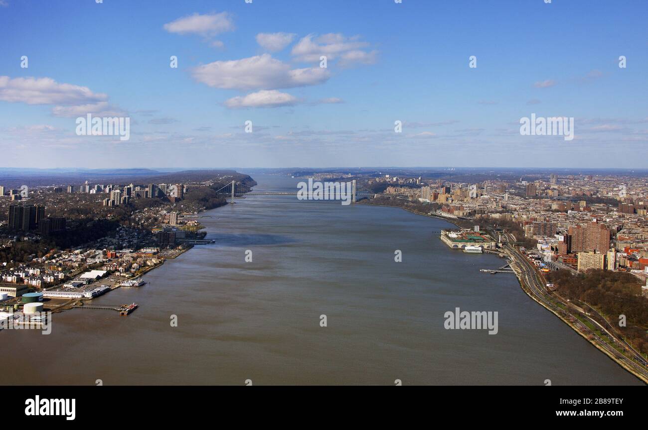 , pont George Washington sur la rivière Hudson, qui relie l'île de Manhattan au New Jersey, 12.04.2009, vue aérienne, États-Unis, New York City Banque D'Images , pont George Washington sur la rivière Hudson, qui relie l'île de Manhattan au New Jersey, 12.04.2009, vue aérienne, États-Unis, New York City Banque D'Images