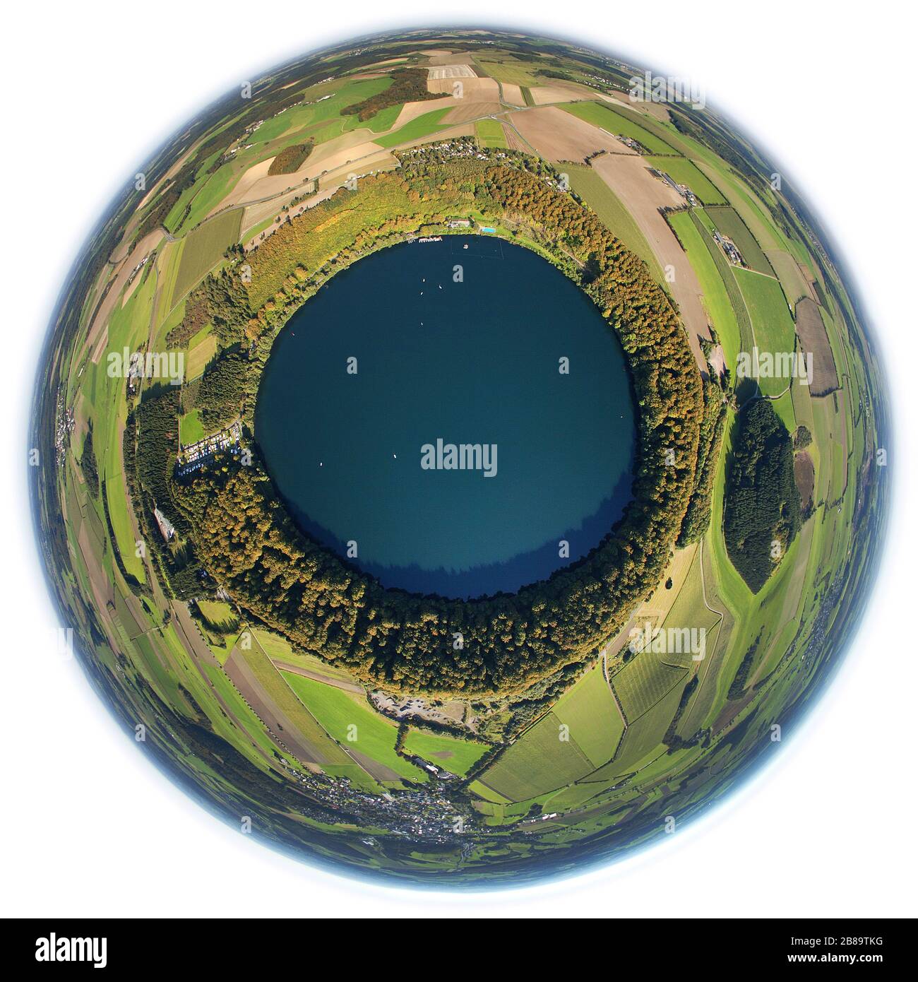 , Lac cratère Pulvermaar, 25.09.2011, vue aérienne, Allemagne, Rhénanie-du-Nord-Westphalie, Daun Banque D'Images