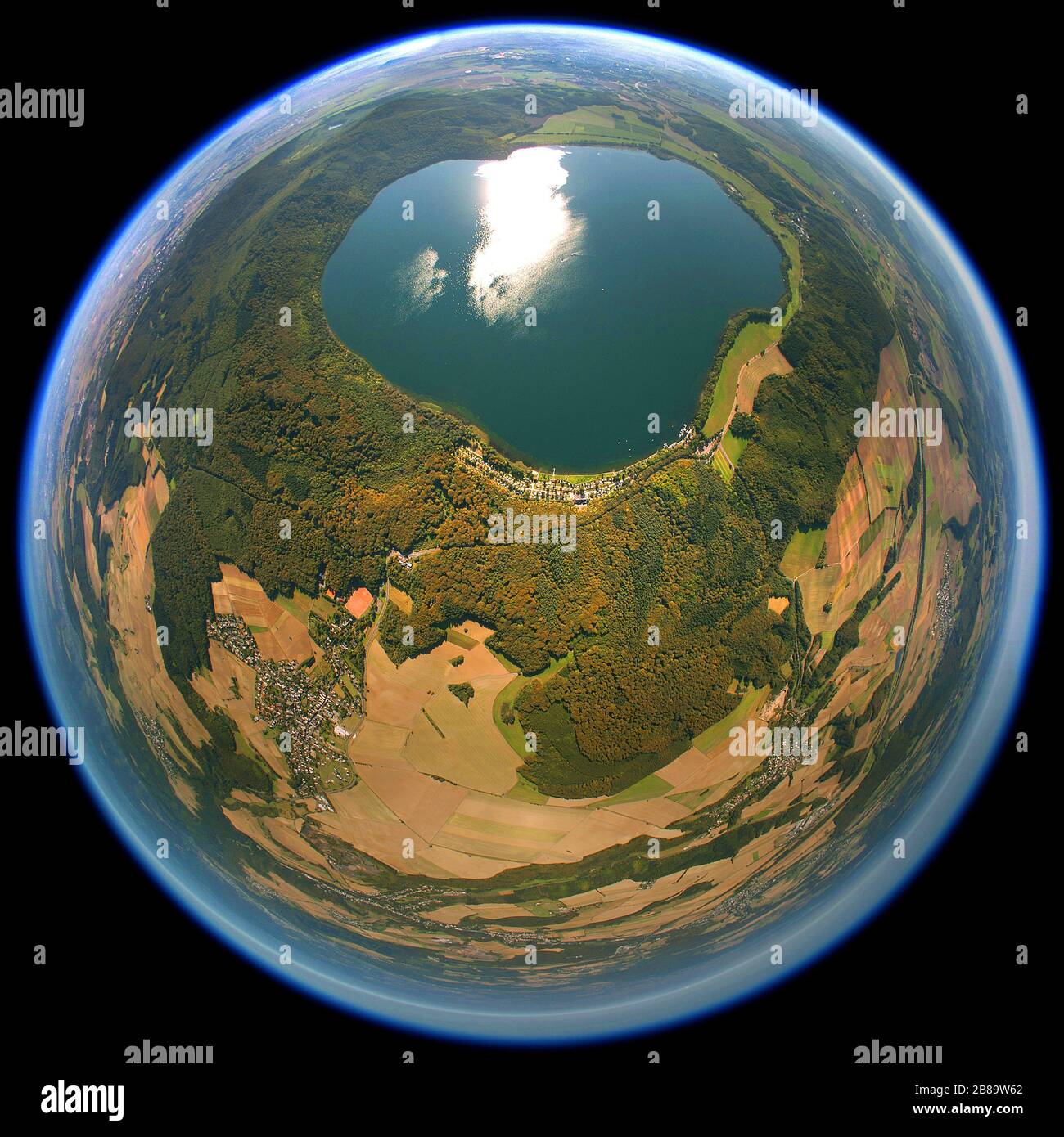 , Lac Laacher See, 25.09.2011, vue aérienne, Allemagne, Rhénanie-Palatinat, Maria Laach Banque D'Images