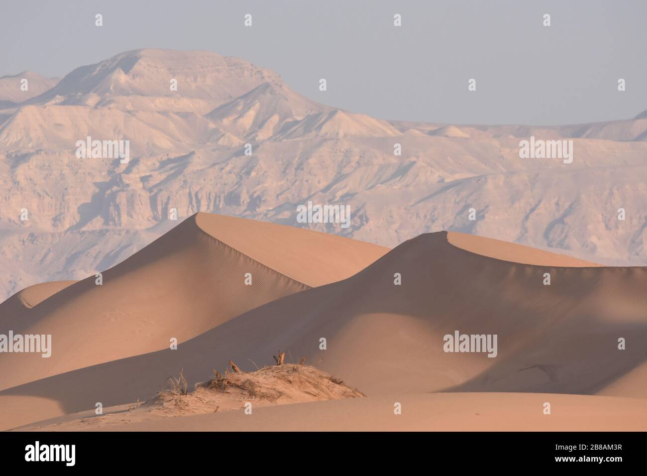 Dunes de sable en Jordanie. Désert à la route royale. Banque D'Images