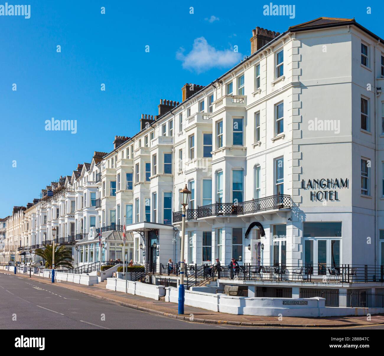 Rangée d'hôtels en terrasses victoriens, Royal Parade, Eastbourne, East Sussex, Angleterre, Royaume-Uni. Banque D'Images
