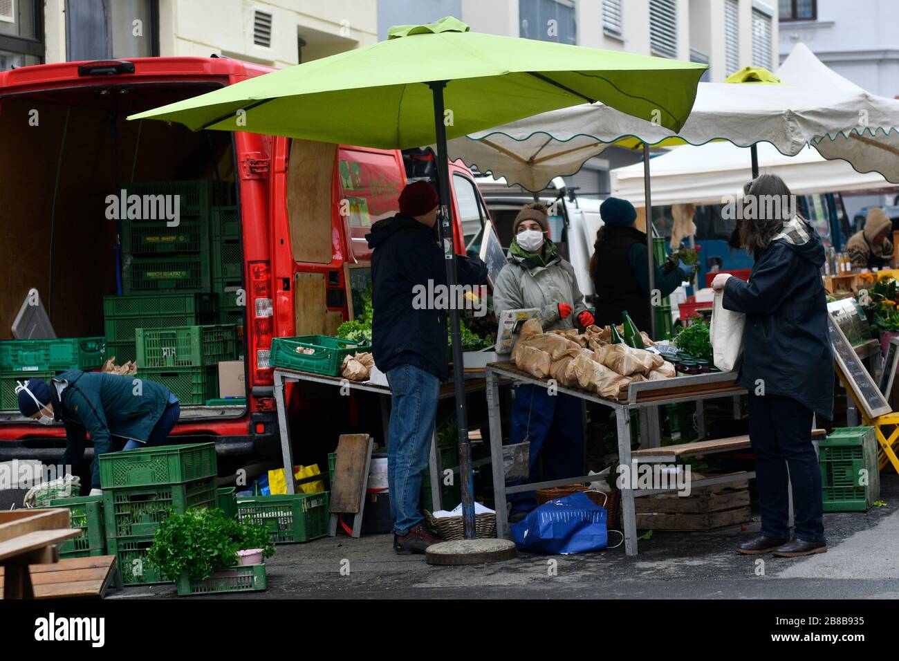 Vienne, Autriche. 21 mars 2020. Les restrictions de sortie en Autriche ont été étendues au 13 avril 2020. Les marchés des agriculteurs peuvent encore être ouverts. Crédit: Franz PERC / Alay Live News Banque D'Images