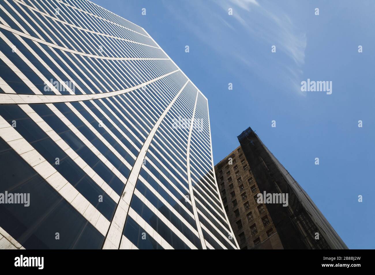 W R Grace bâtiment, New York gratte-ciel contre un ciel bleu. Banque D'Images