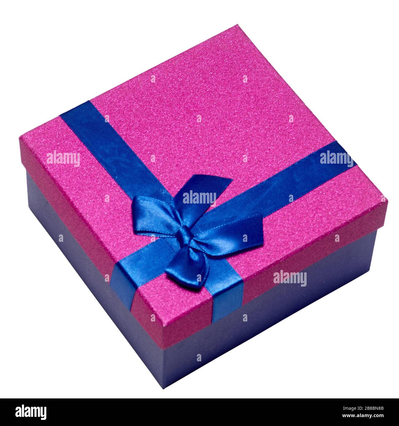 Boite Cadeau Rose Et Bleu Cadeau D Anniversaire En Rose Envelopper Du Papier Sur Une Boite En Carton Comme Cadeau Isole Sur Blanc Masque Joyeux Anniversaire Photo Stock Alamy Boite Cadeau Rose Et Bleu Cadeau D Anniversaire En Rose Envelopper Du Papier Sur Une Boite En Carton Comme Cadeau Isole Sur Blanc Masque Joyeux Anniversaire Photo Stock Alamy