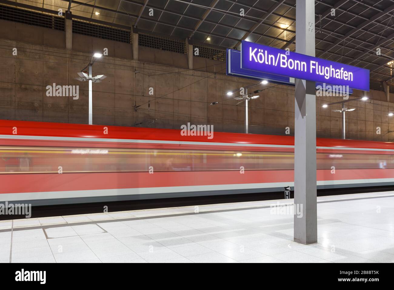 Cologne, Allemagne – 2 novembre 2019 : gare de l'aéroport de Cologne Bonn (CGN) en Allemagne. Banque D'Images