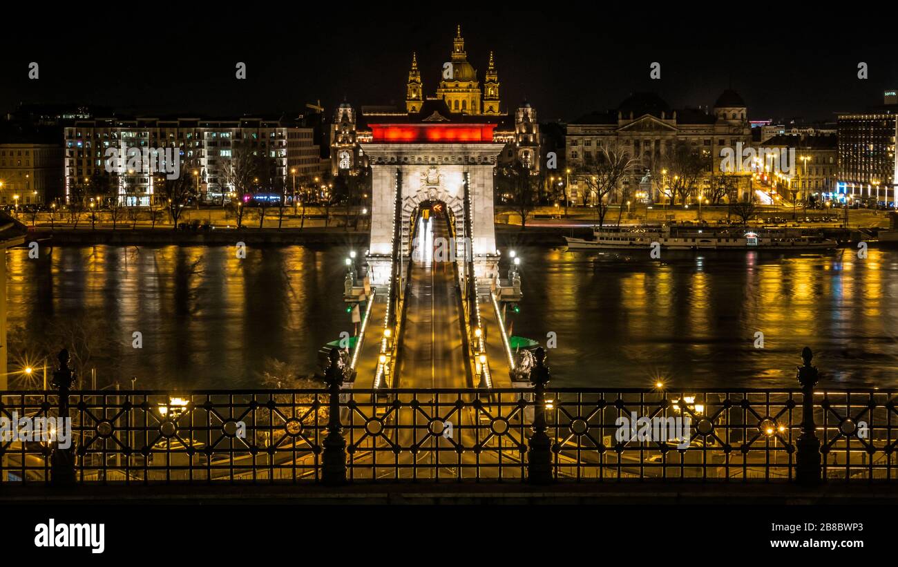 Le célèbre pont de la chaîne à Budapest. Banque D'Images