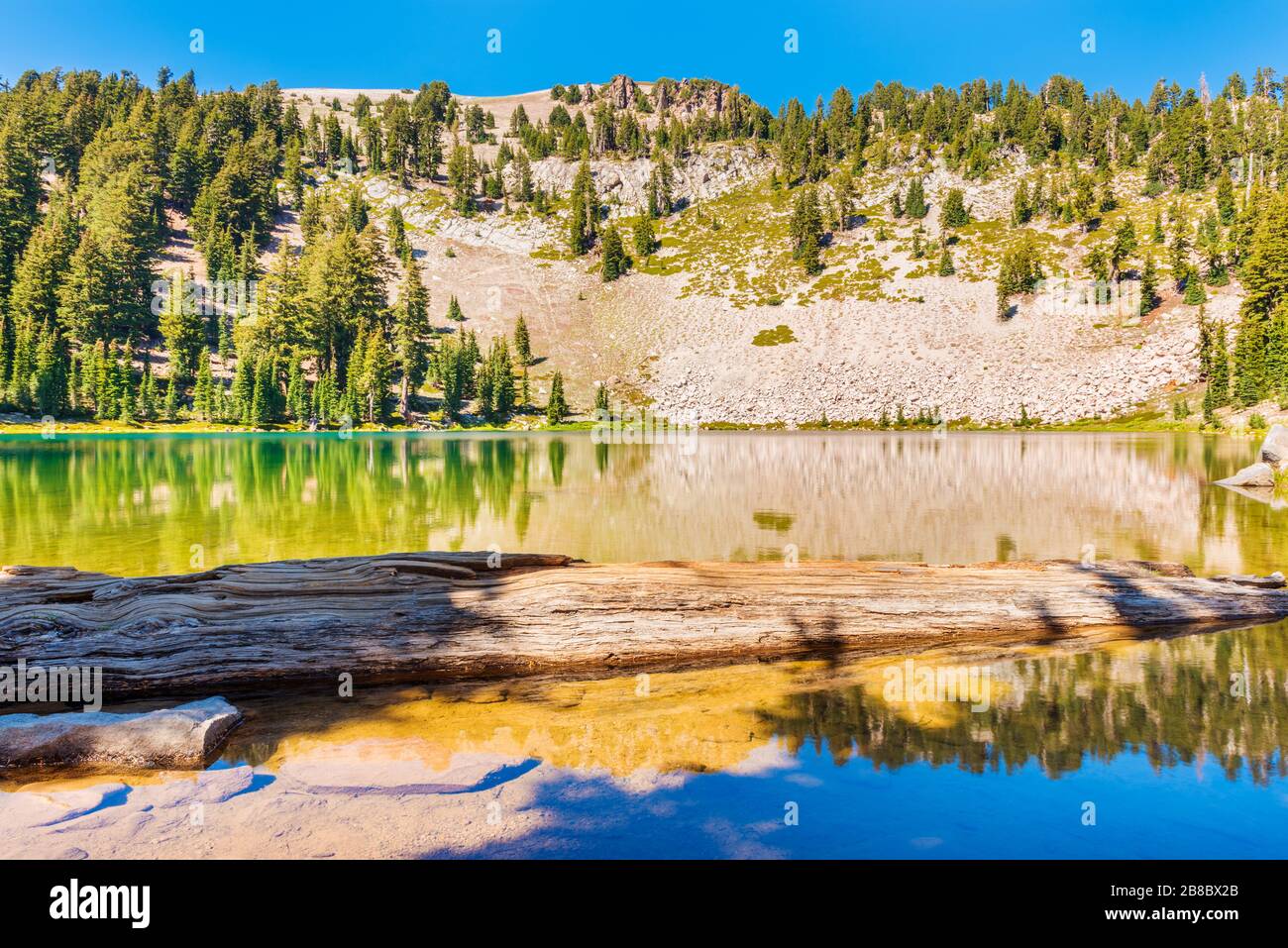 Lac Emeraude dans le parc national volcanique de Lassen Banque D'Images