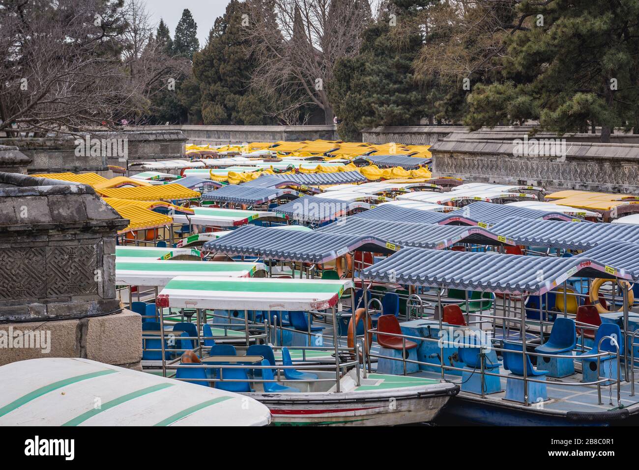 Bateaux à la marina du lac Kunming, lac central de Yiheyuan - Palais d'été, ancien jardin impérial à Beijing, Chine Banque D'Images