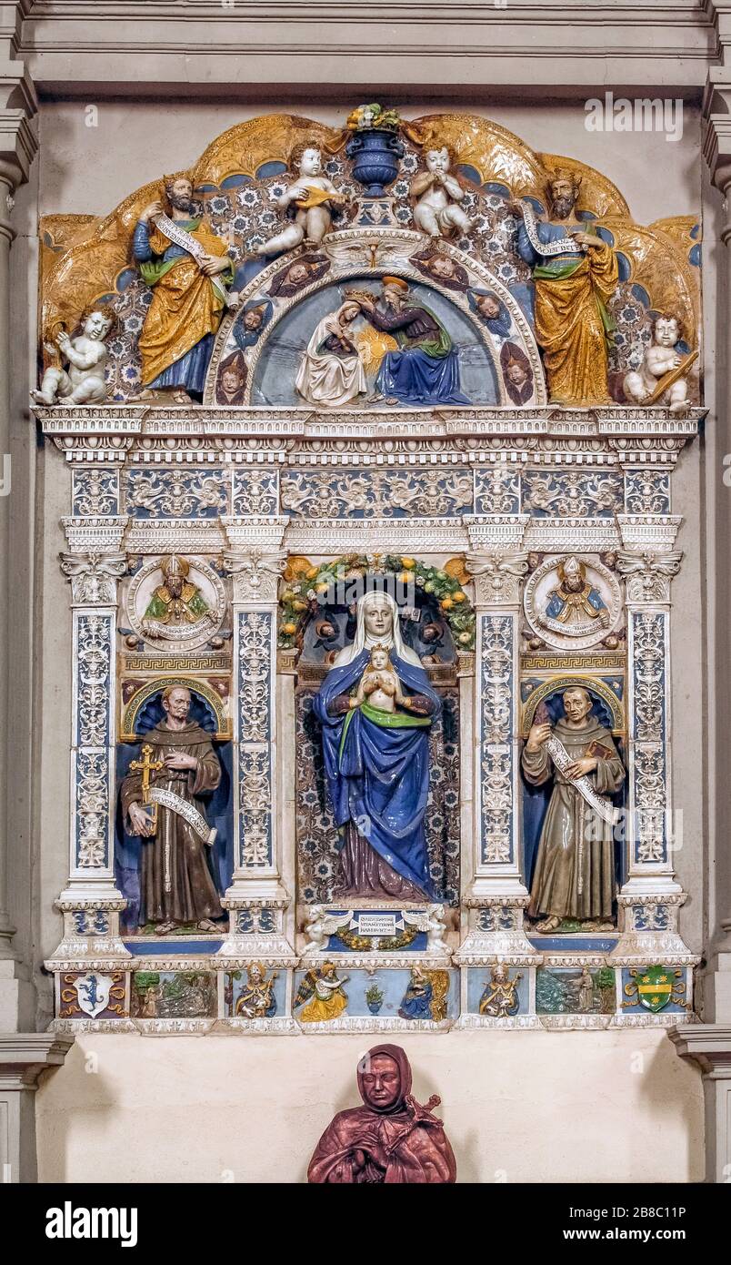 Italie Toscane - Poggibonsi - basilique de San Lucchese - Giovanni della Robbia - Madonna avec enfant et Saints - altarpette Banque D'Images