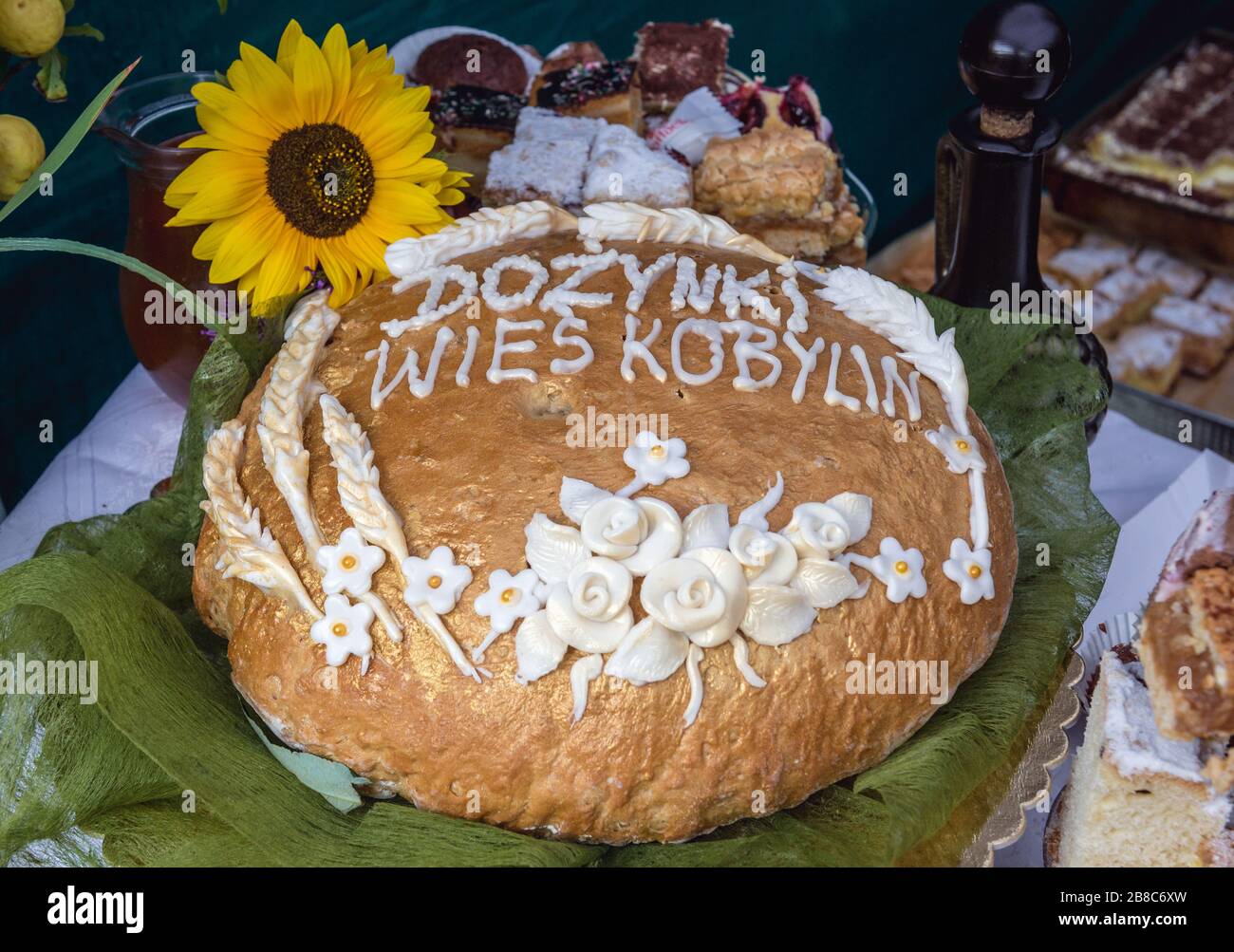 Grand pain fait pour le festival de la récolte slaves Dozynki dans le village de Rogow, province de Lodz en Pologne Banque D'Images