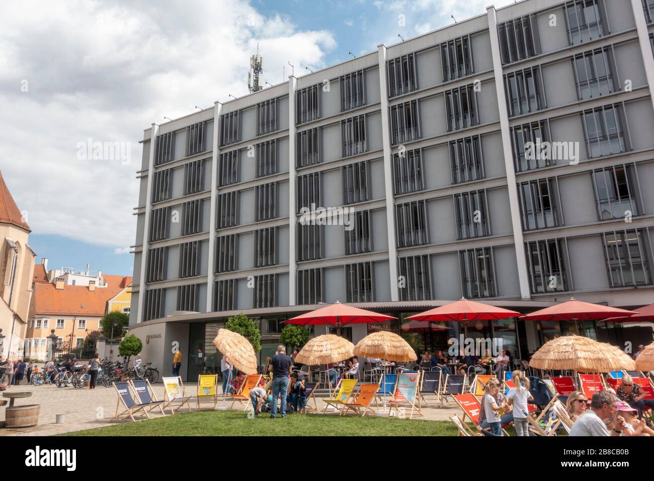 L'hôtel de ville/nouvel hôtel de ville sur Rathausplatz à Ingolstadt, Bavière, Allemagne. Banque D'Images