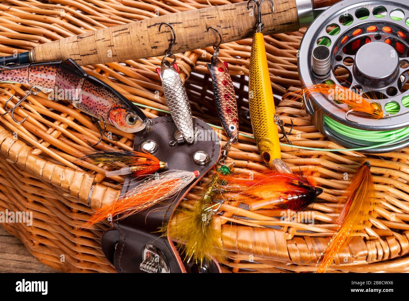 différentes possibilités de pêche sur fond de bois Banque D'Images