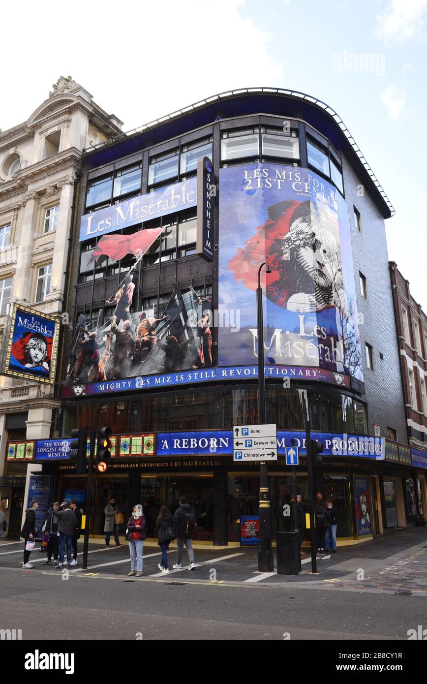 Spectacle les Misérables au Sondheim 2020. Le théâtre Sondheim (anciennement le théâtre Queen's) est un théâtre du West End situé dans l'avenue Shaftesbury sur t Banque D'Images