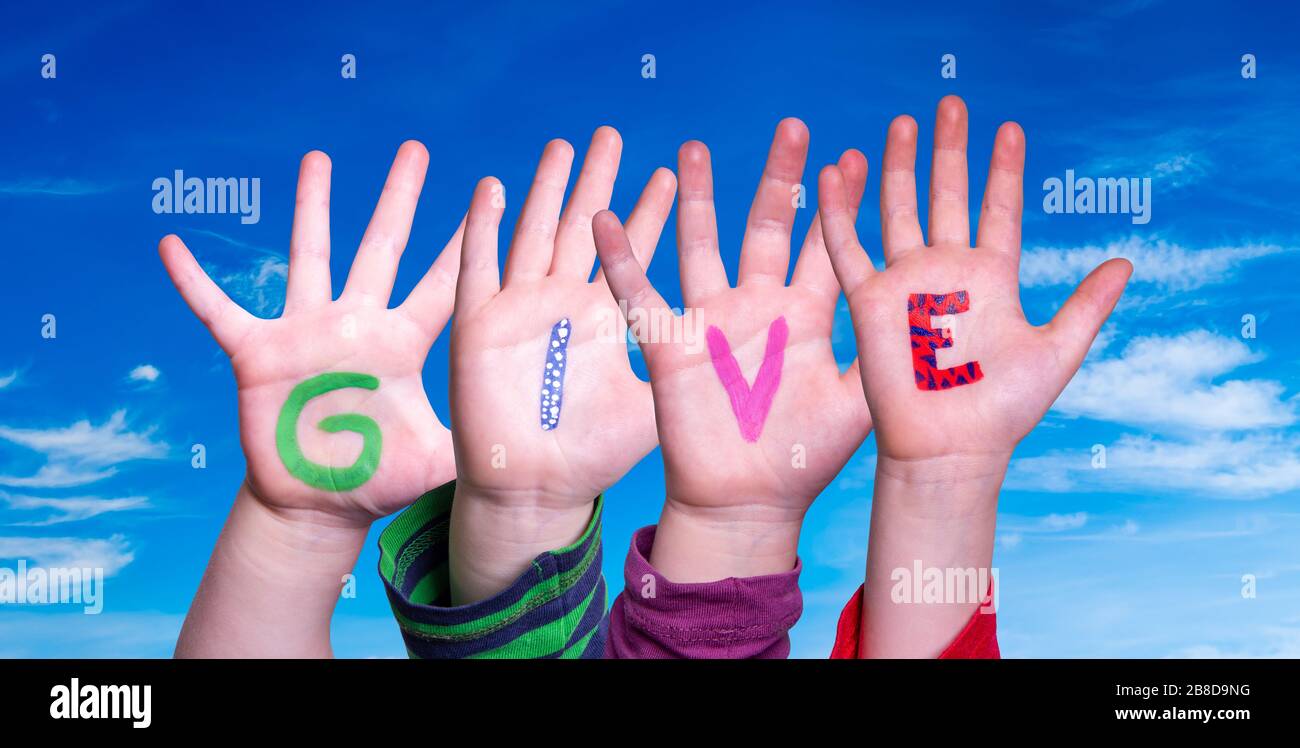 Jeu de mots pour la construction des mains pour enfants, ciel bleu Banque D'Images
