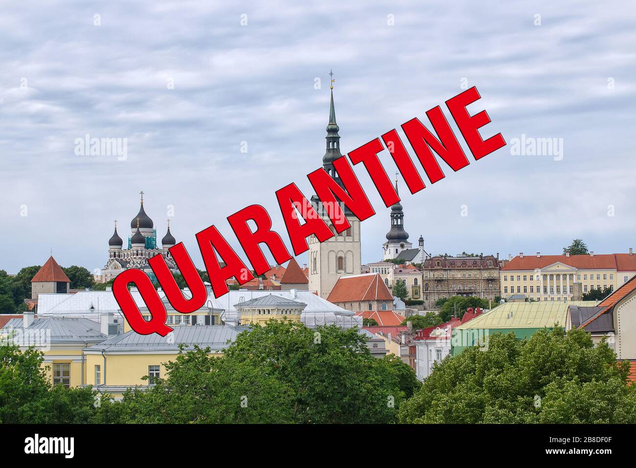 Vieux Tallinn en quarantaine. Concept de coronavirus. Banque D'Images