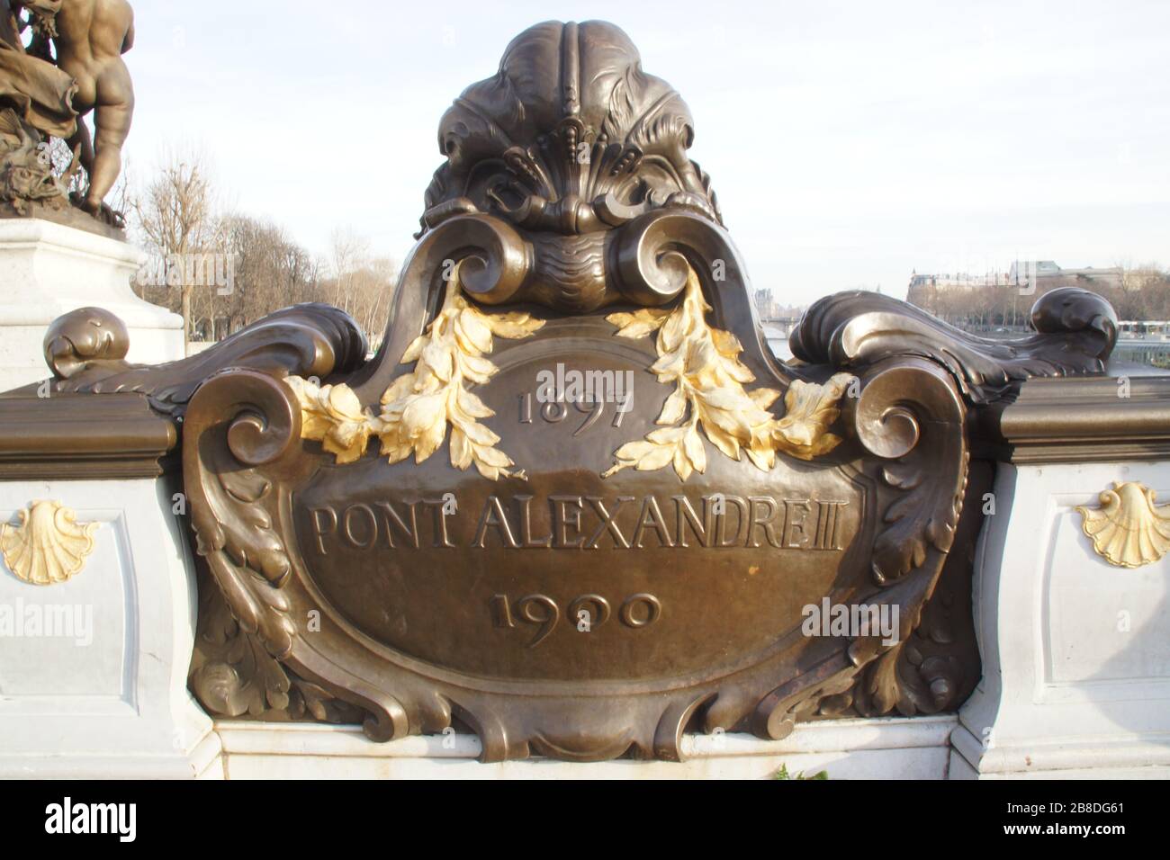 VUE DEPUIS LE PONT ALEXANDRE III À PARIS - FRANCE Banque D'Images