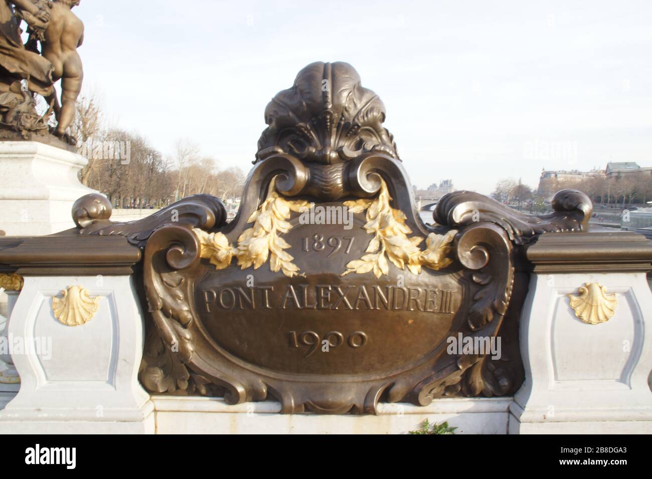 VUE DEPUIS LE PONT ALEXANDRE III À PARIS - FRANCE Banque D'Images