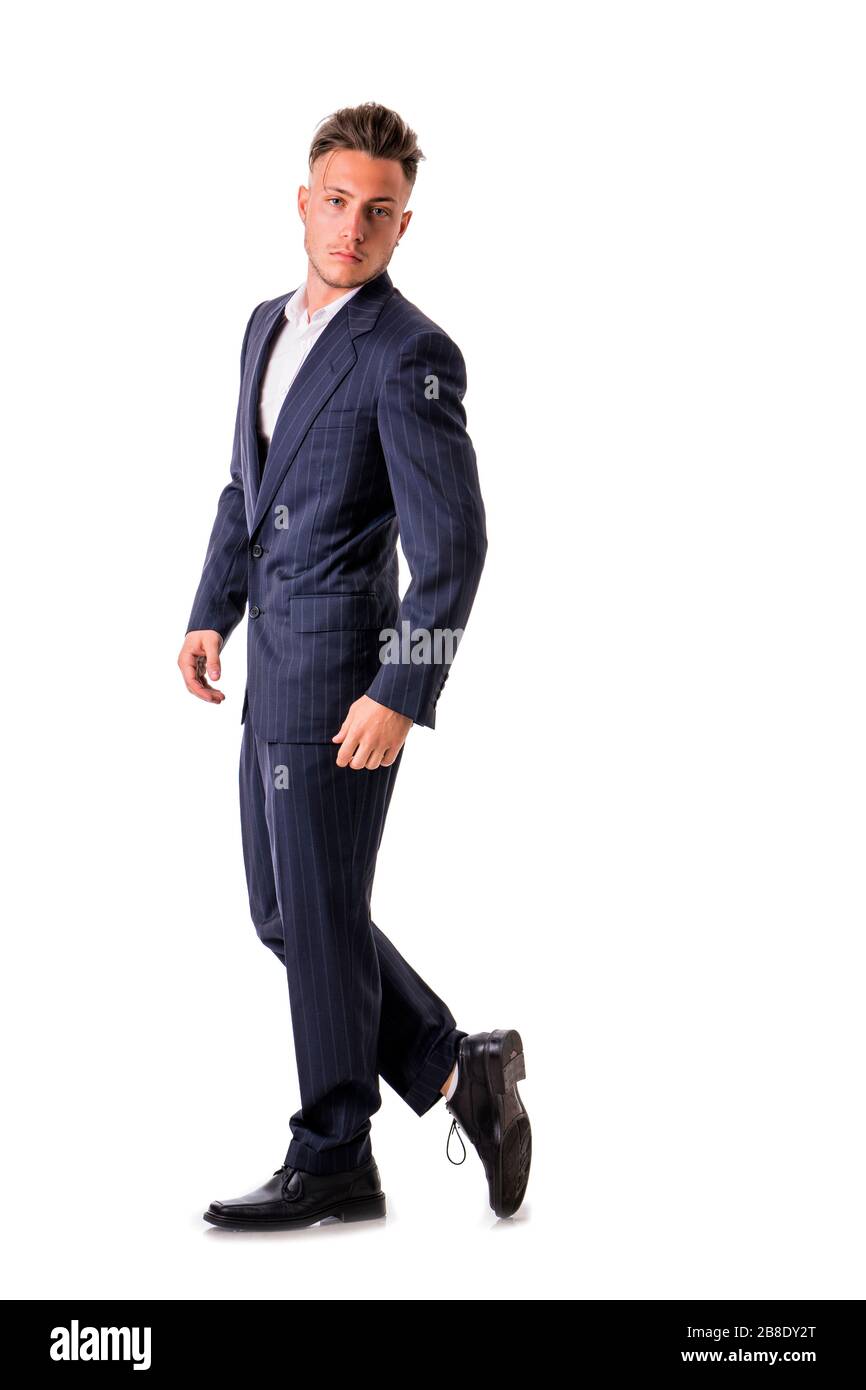 Longueur totale de l'élégant jeune homme abattu avec tailleur Banque D'Images