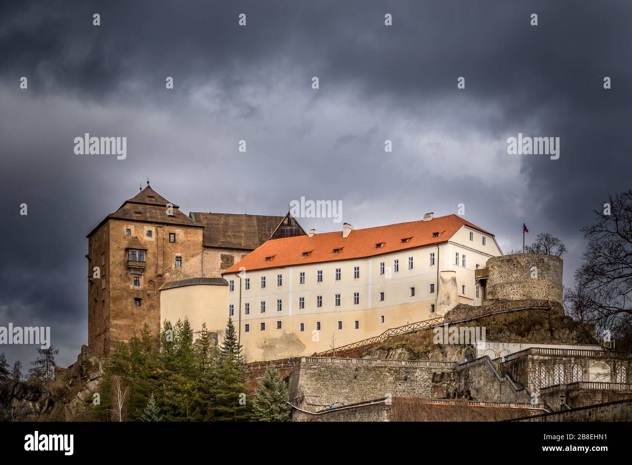 Château baroque et Château gothique dans l'ancienne ville de Becov nad Teplou, République tchèque Banque D'Images