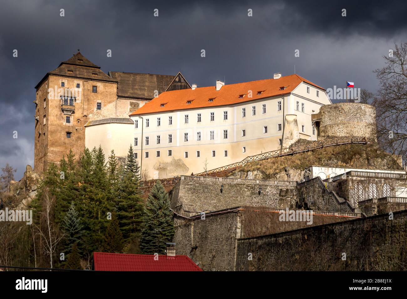 Château baroque et Château gothique dans l'ancienne ville de Becov nad Teplou, République tchèque Banque D'Images