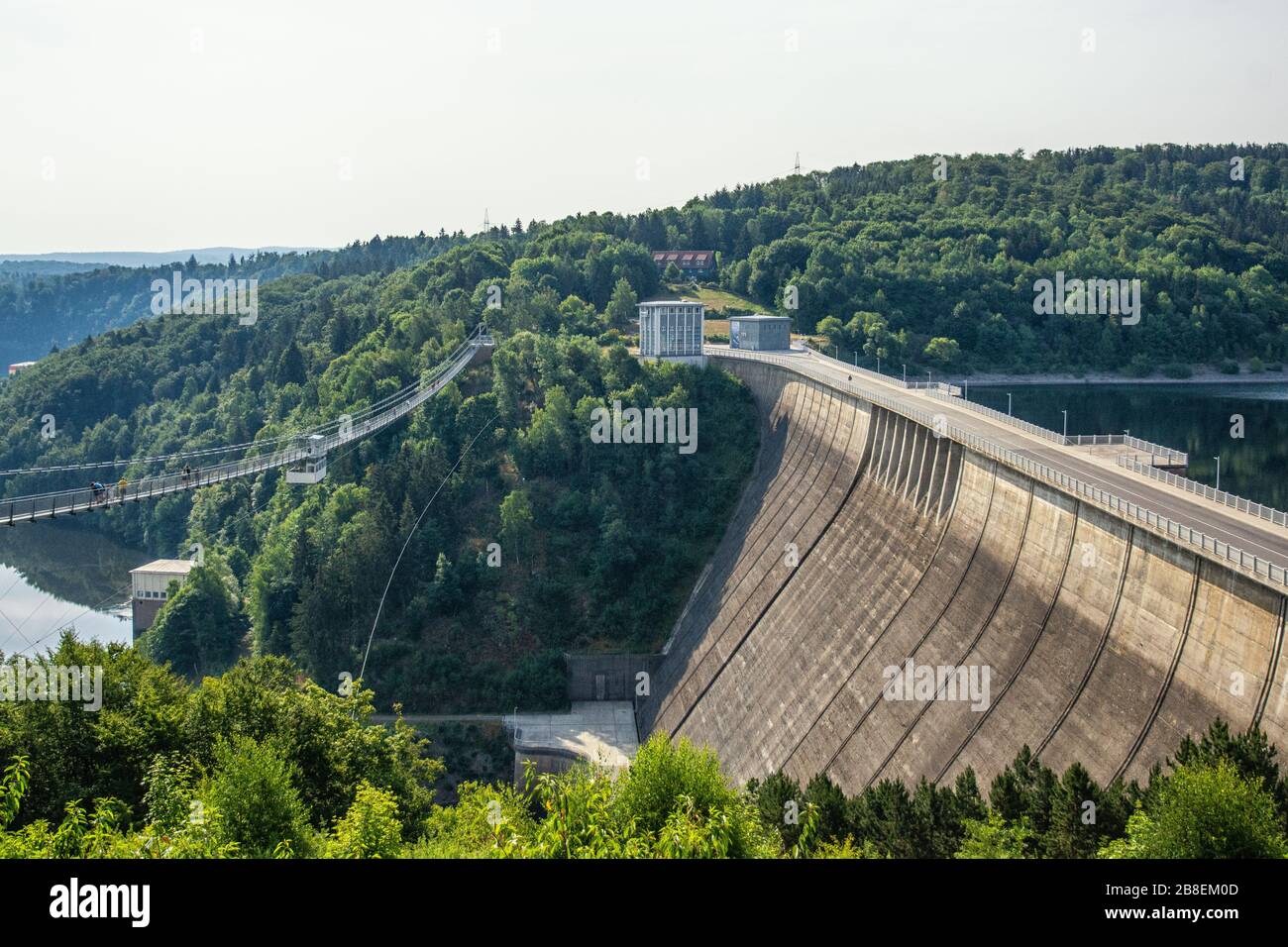 Le pont suspendu au Rappbodetalsperre dans le Harz Banque D'Images