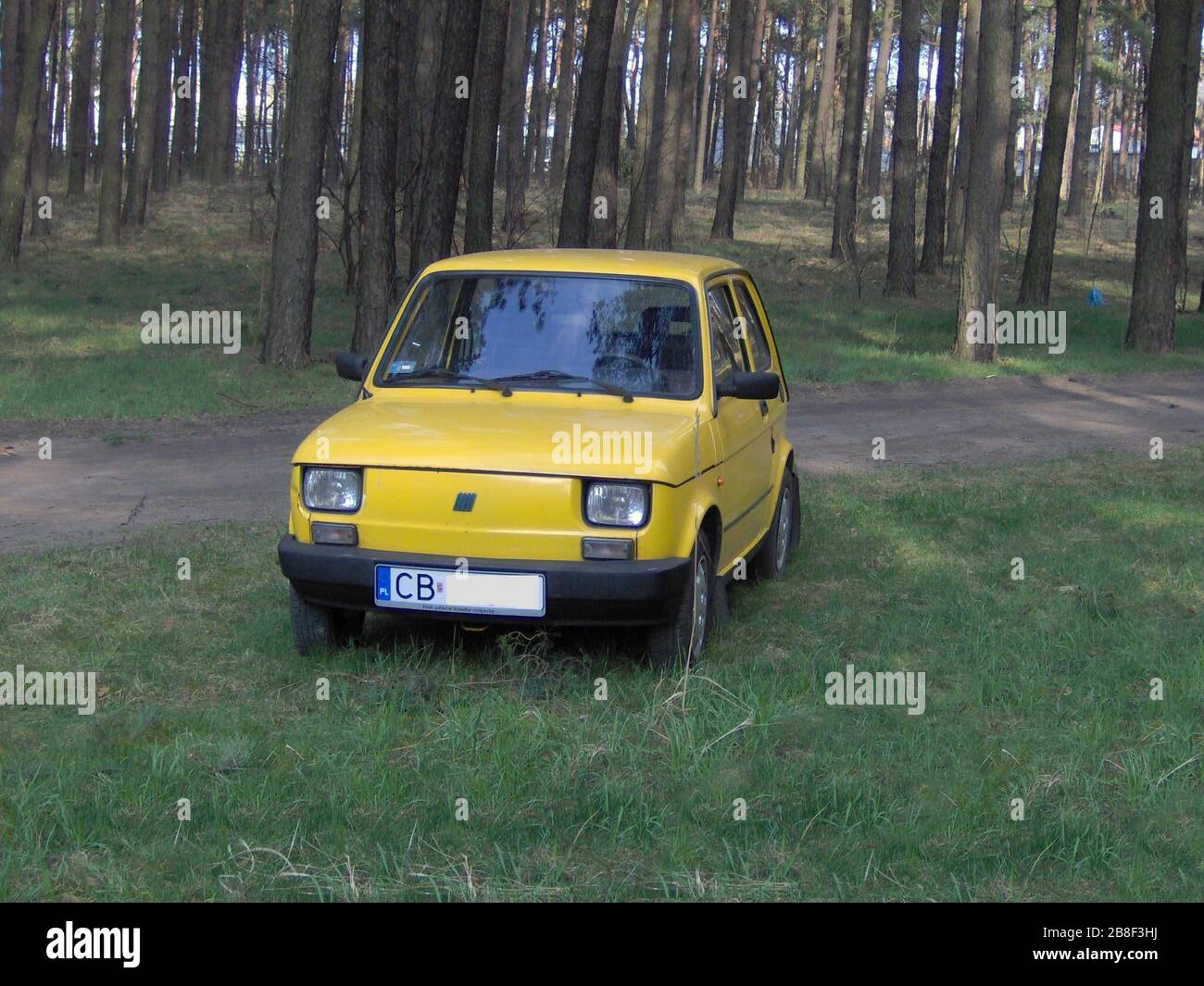 Polski : Koniec produkcji Polskiego Fiata 126p nastąpił wrześniu nous 2000  r. Ostatnie 1000 aut, à seria limitowana o nazwie Fiat 126 specjalnym  żółtym fin heureuse w (500 sztuk) oraz czerwonym (500
