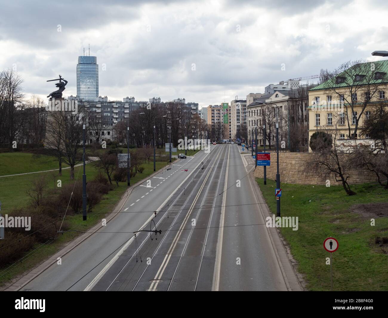 Varsovie/Pologne - 21/03/2020 - rues de la capitale pendant la pandémie de coronavirus, généralement très bondées de personnes ou de voitures, maintenant presque vides. Solidarnosci Banque D'Images