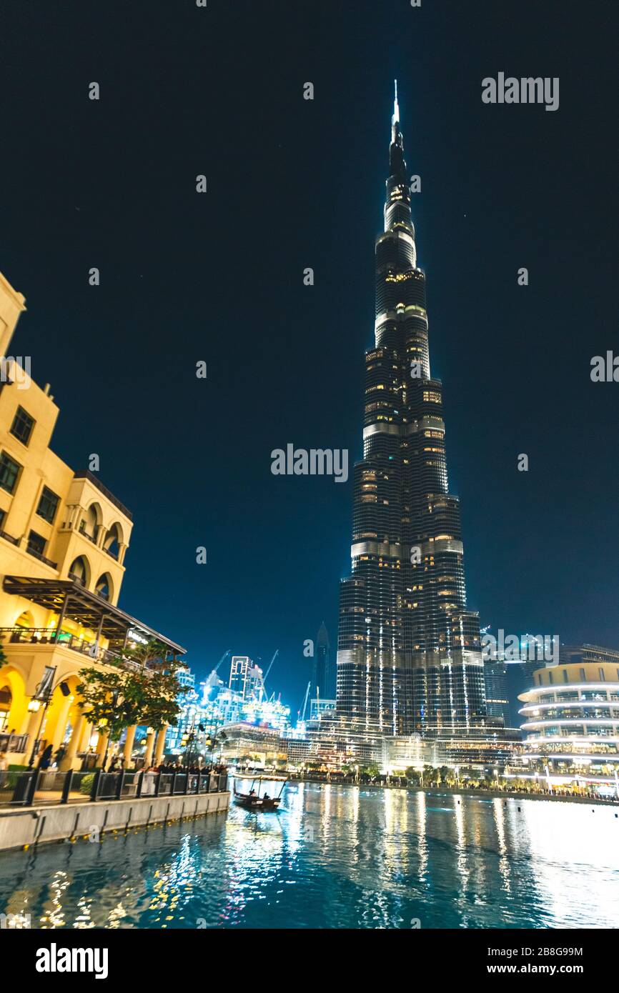 Lac avec télécabine en face de Burj Khalifa Dubaï - Émirats arabes Unis Banque D'Images