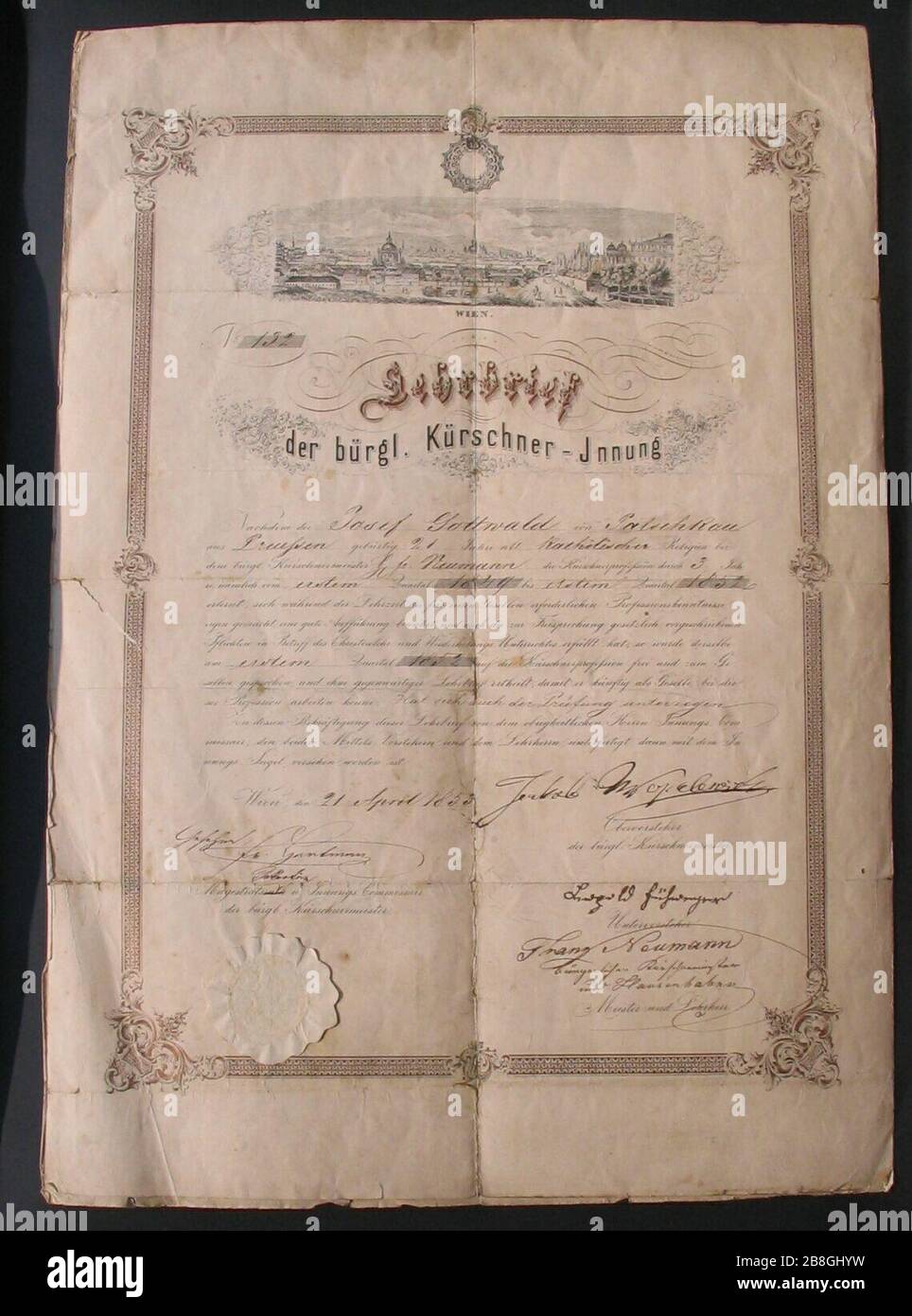 'Deutsch : Gesellenbrief No 132 Josef Kürschner für aus Gottwald dans Patschkau, Preußen gelernt bei Neumann. Ansicht von Wien. Papier-Prägesiegel 21. Avril 1853 nachträglich auf Papier kaschiert, 26.4 x 51 cm aus der Sammlung Kuhn English : L'apprenti Pelletier du de Vienne ; 21 avril 1853 ; travail ; --Kürschner (talk) 17:27, 28 April 2010 (UTC) ; ' Banque D'Images