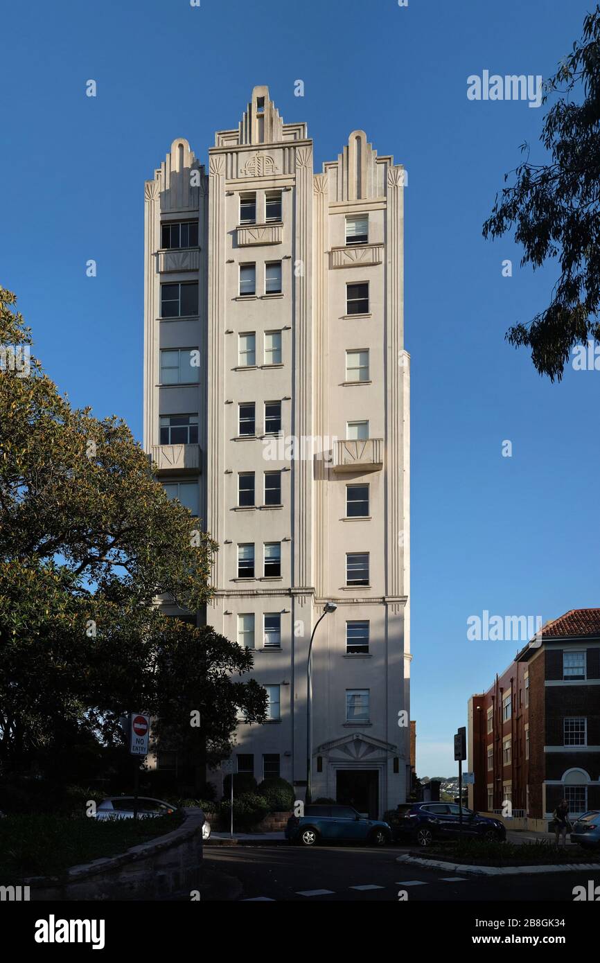 Vue complète, image haute résolution - immeuble Art déco des années 1930, Adereham Hall ou tour Gotham, glyphe décoratif maya, Elizabeth Bay, Sydney Banque D'Images