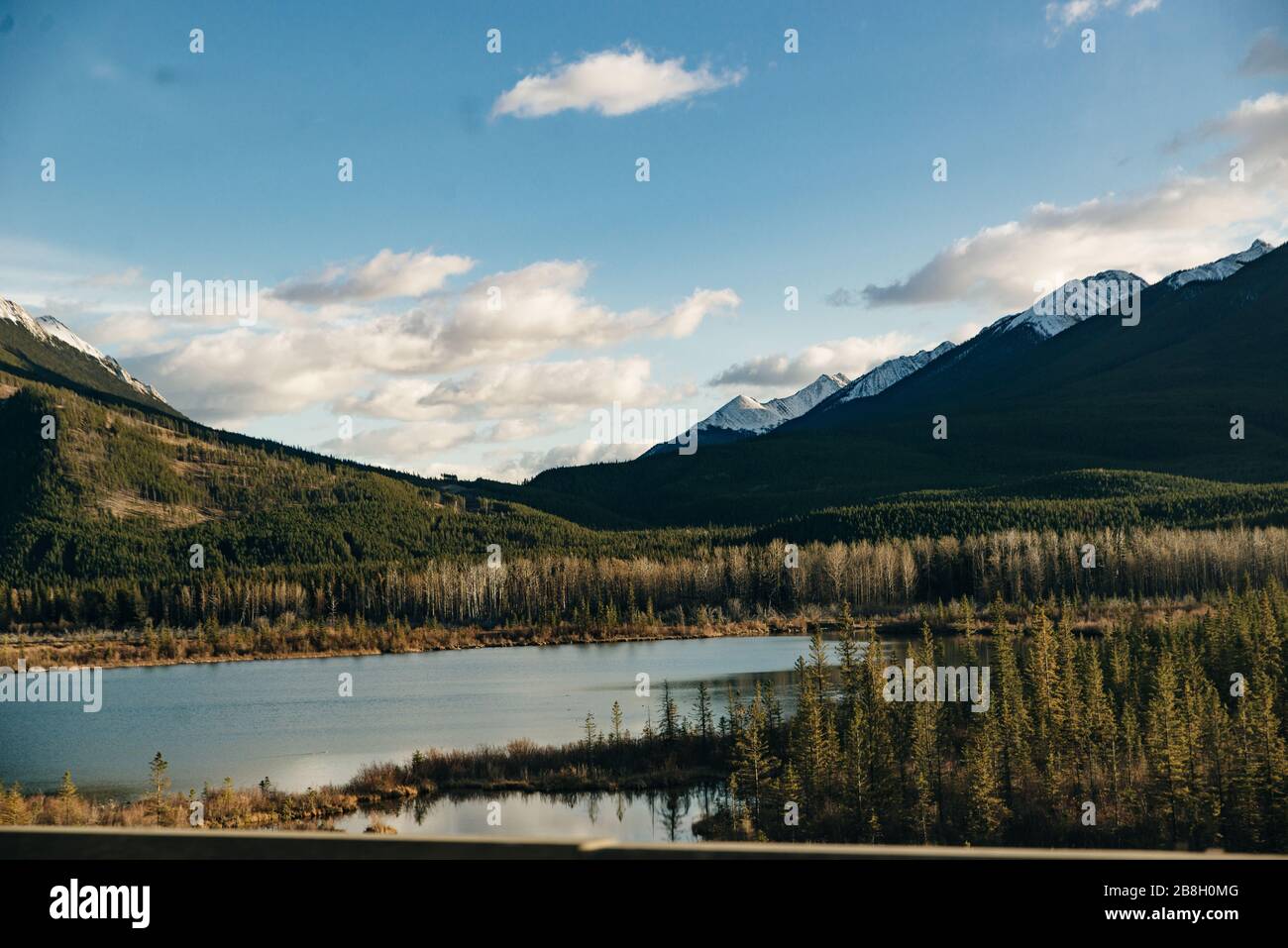 Montagnes rundle vermillion lacs lever du soleil banff canada Banque de ...