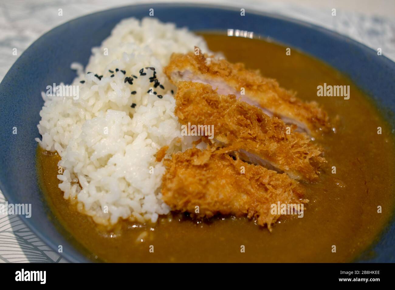 Curry de porc frits au katsu avec riz sur plaque Banque D'Images