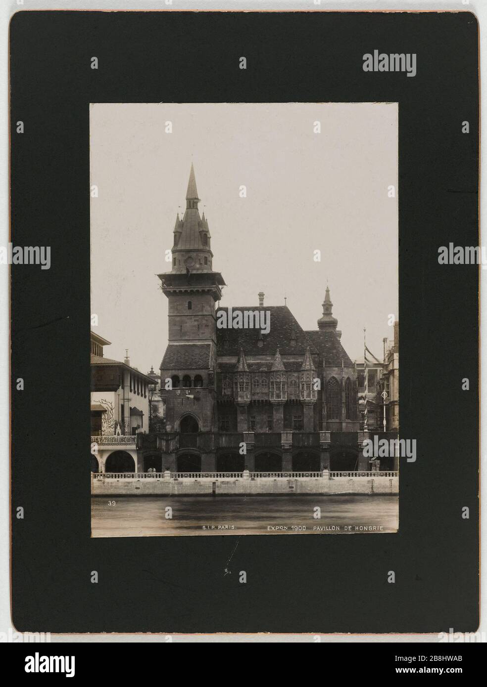 EXPOSITION 1900 - DRAPEAU DE LA HONGRIE EXPOSITION 1900. Pavillon de Hongrie. 1900. Musée des Beaux-Arts de la Ville de Paris, petit Palais. Banque D'Images