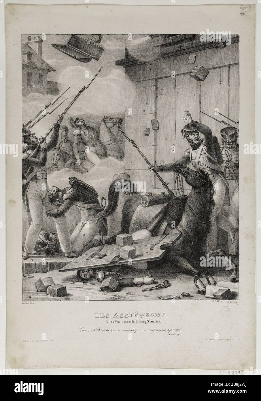 Les assiégers. BAS D'UNE MAISON AU CRÉPUSCULE ST ANTOINE. SATELLITES VILS DE TYRANNIE annihilated par la population magnanime (28 juillet 1830) Villain et Bodem. 'Les assiégeants. Le bas d'une maison du Faubourg Saint-Antoine. Les vils satellites de la tyrannie anénantis par une population de magnanime (28 juillet 1830)'. Lithographie. 1830. Paris, musée Carnavalet. Banque D'Images