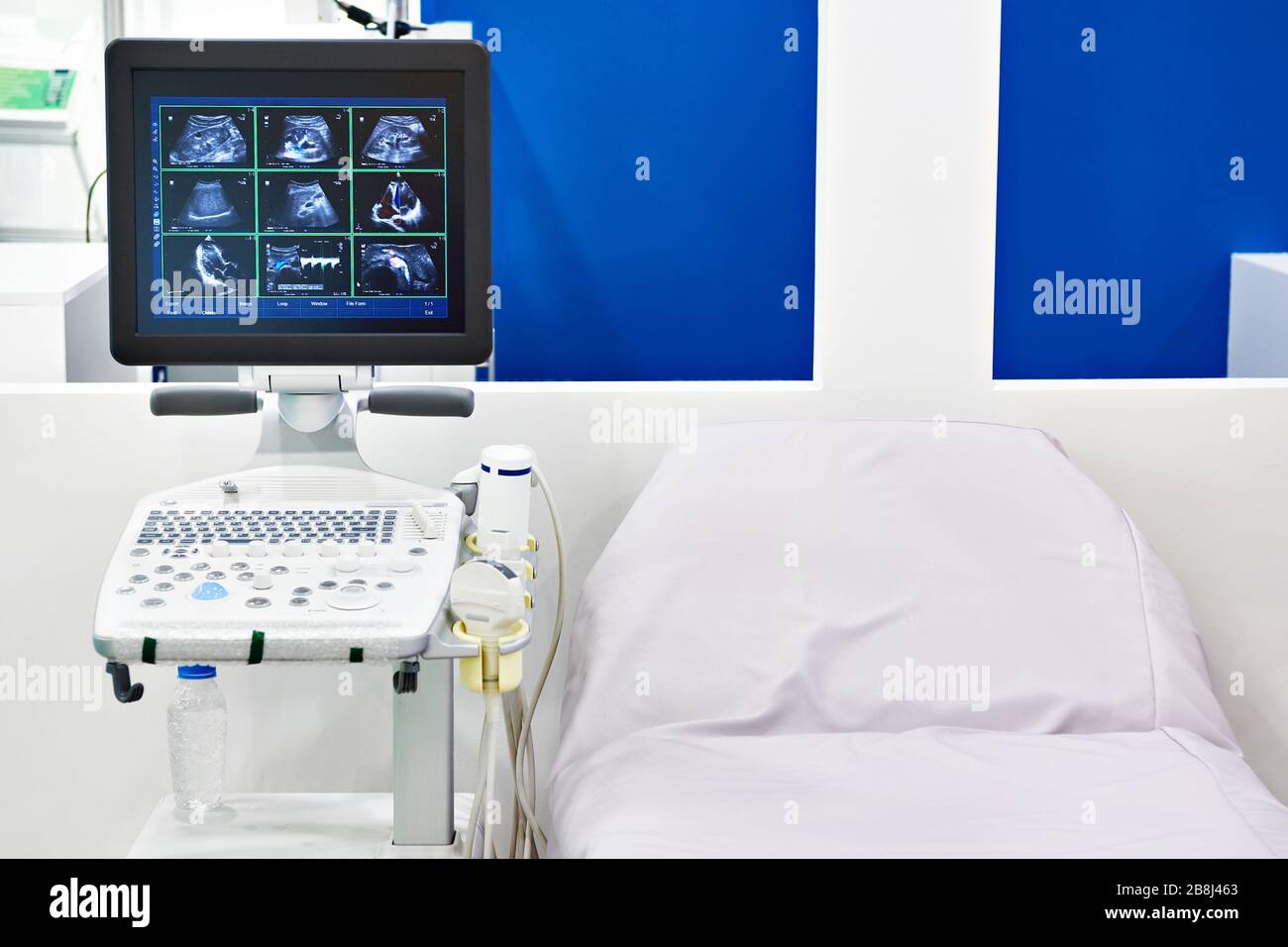 Dispositifs médicaux pour l'examen échographique et le lit Banque D'Images