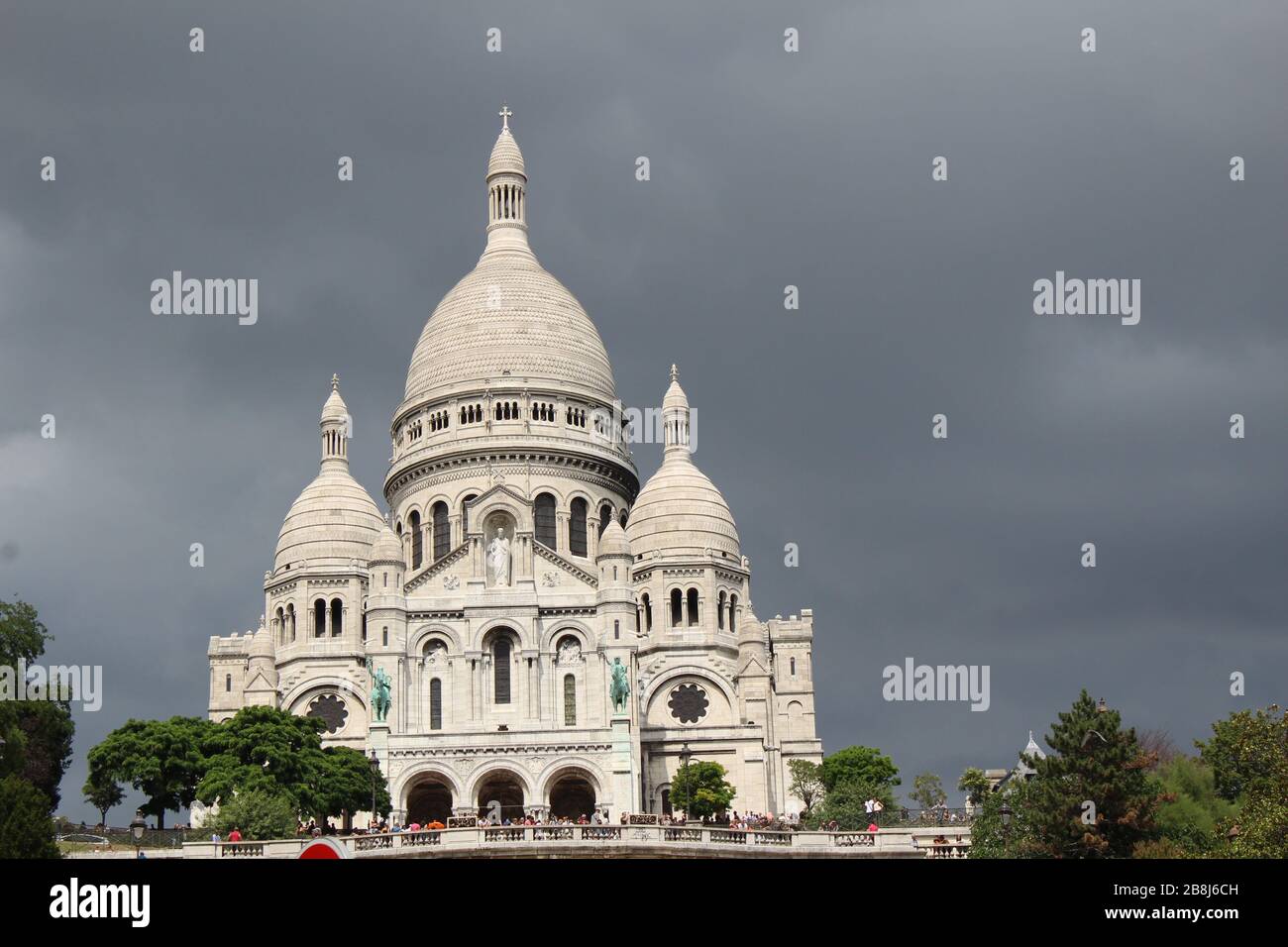 Sacré-coeur à Montmartre, Paris, une journée nuageux Banque D'Images