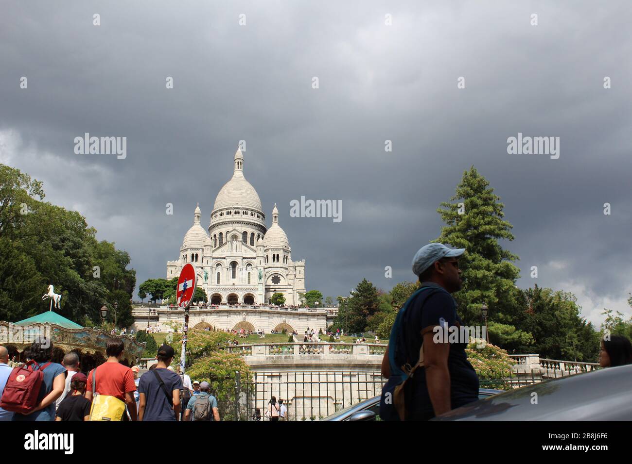 Sacré-coeur à Paris, France, en journée nuageux Banque D'Images