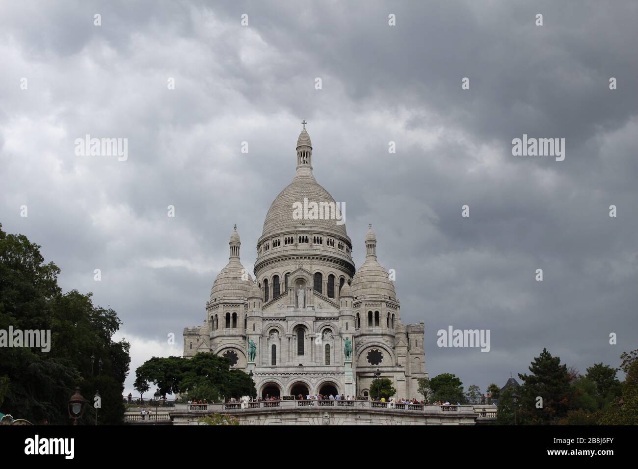 Sacré-coeur à Paris, France, en journée nuageux Banque D'Images