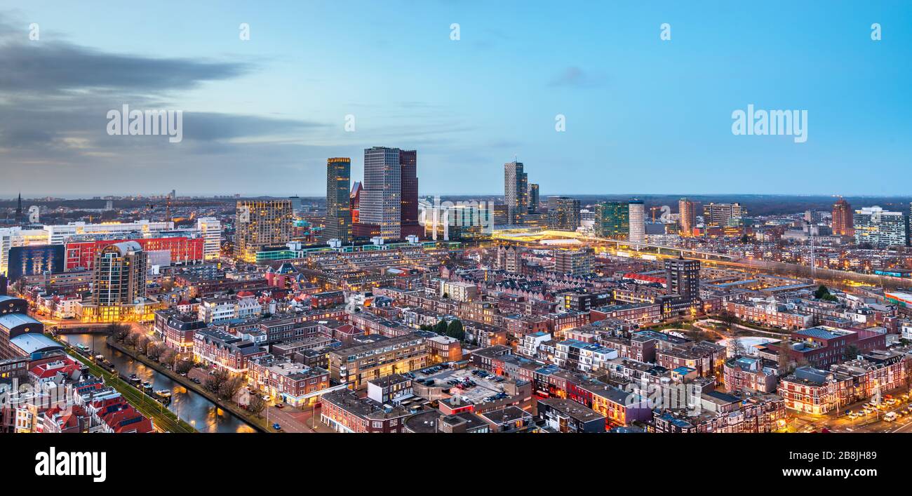 La Haye, centre-ville des Pays-Bas au crépuscule. Banque D'Images