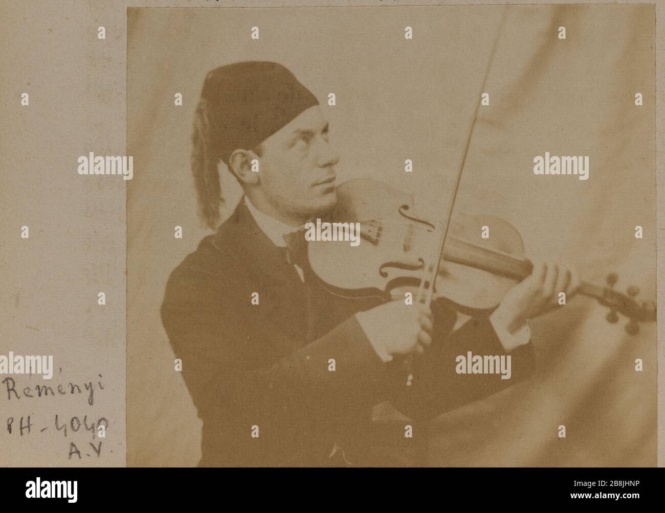 Remenyi '(dans le livre' profils et grimaces 'Auguste Vacquerie) 'Remenyi'. Photo d'Auguste Vacquerie (1819-1895), extraordinaire du recueil d'articles intitulé 'Profils et grimacess', d'Auguste Vacquerie. Rage sur papier salé. 1854. Paris, Maison de Victor Hugo. Banque D'Images