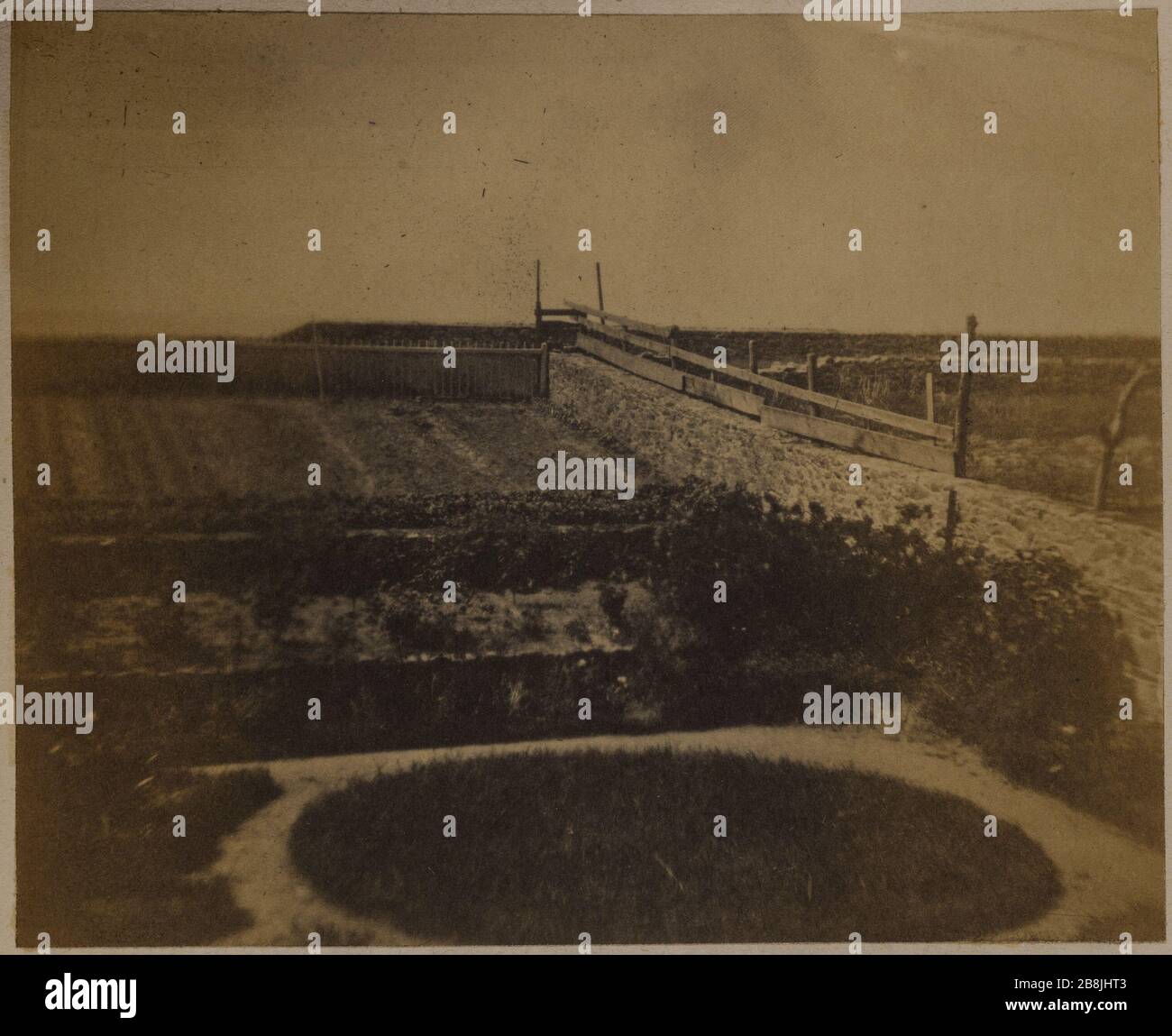 Ce regard Auguste Vacquerie '(dans le livre' profils et grimaces 'Auguste Vacquerie) 'ce qu'Auguste Vacquerie regarde'. Photo d'Auguste Vacquerie (1819-1895), extraordinaire du recueil d'articles intitulé 'Profils et grimacess', d'Auguste Vacquerie. Rage sur papier salé. 1853. Paris, Maison de Victor Hugo. Banque D'Images